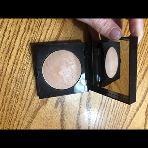Full size Laura Mercier matte radiance highlight